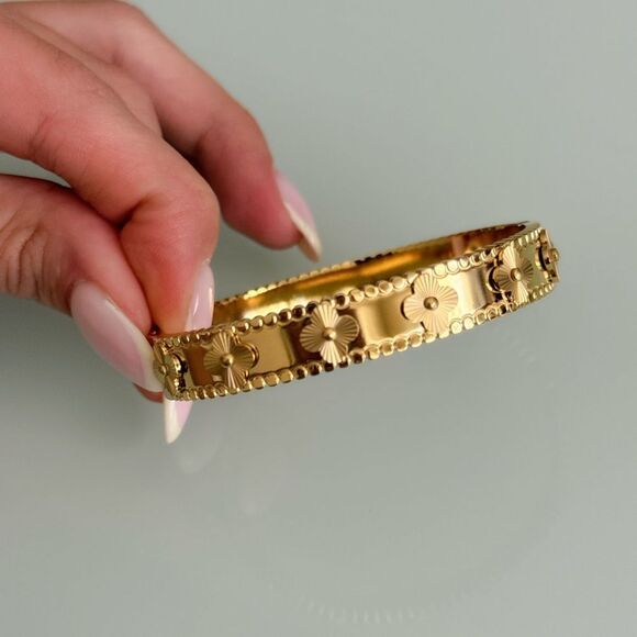 Elegant Gold Floral Bangle A1041 - Picture 5 of 6